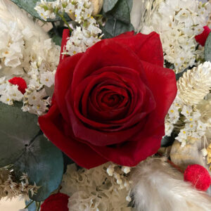 Boite fleurie LOVE  avec fleurs éternelles