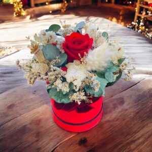 Boite fleurie LOVE avec fleurs éternelles