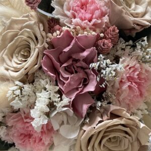 Bouquet mariée bohème fleurs stabilisées blanc rose nude, bouquet pampas mariage,