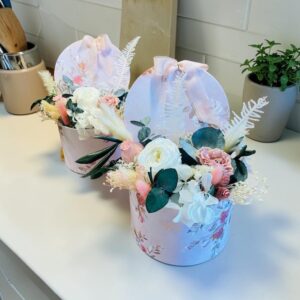 Boite fleurie vintage avec fleurs éternelles