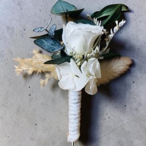 Boutonnière de Mariage en Fleurs Stabilisées – Assortie au Bouquet de la Mariée – Personnalisable sur Demande