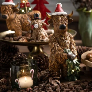Vache Highland de Noël avec sapin LED 31cm